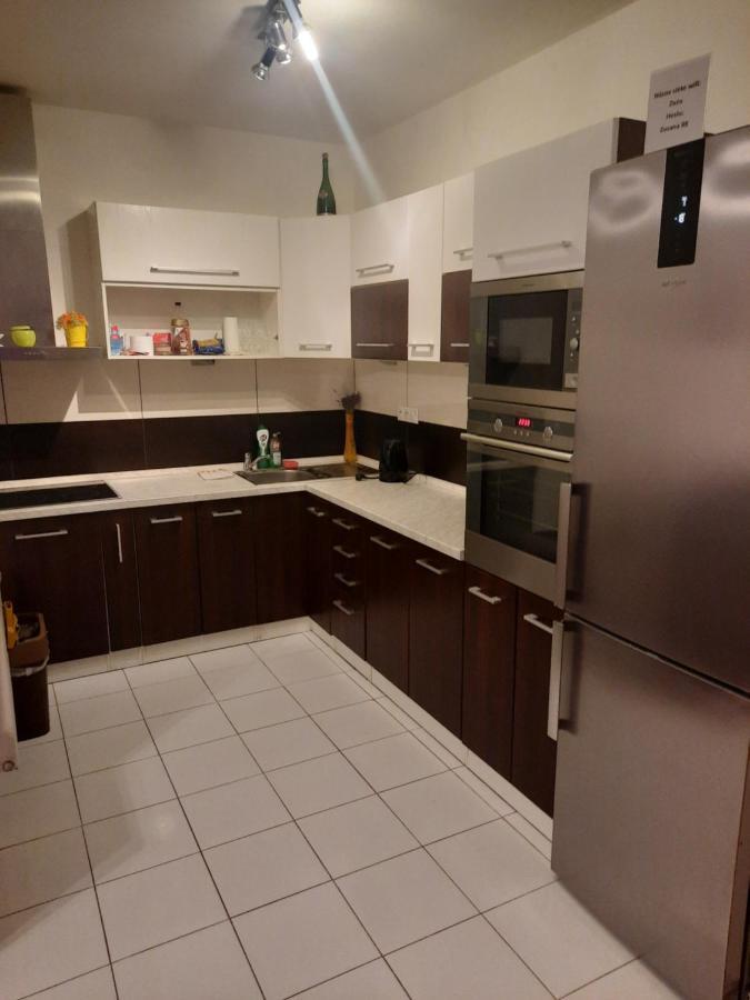 Apartman Zuzu Trenčín Buitenkant foto