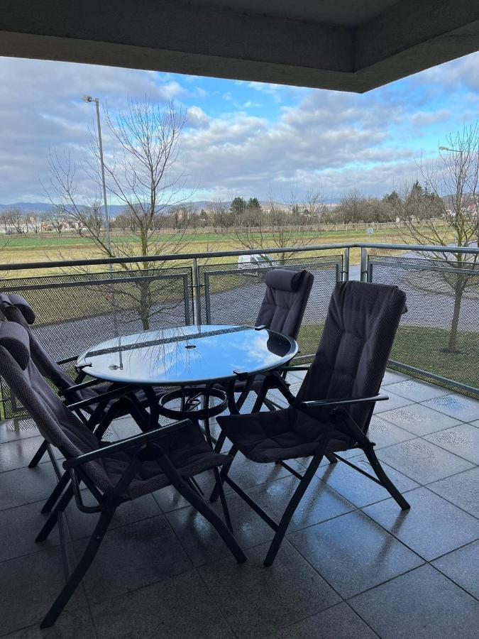 Apartman Zuzu Trenčín Buitenkant foto