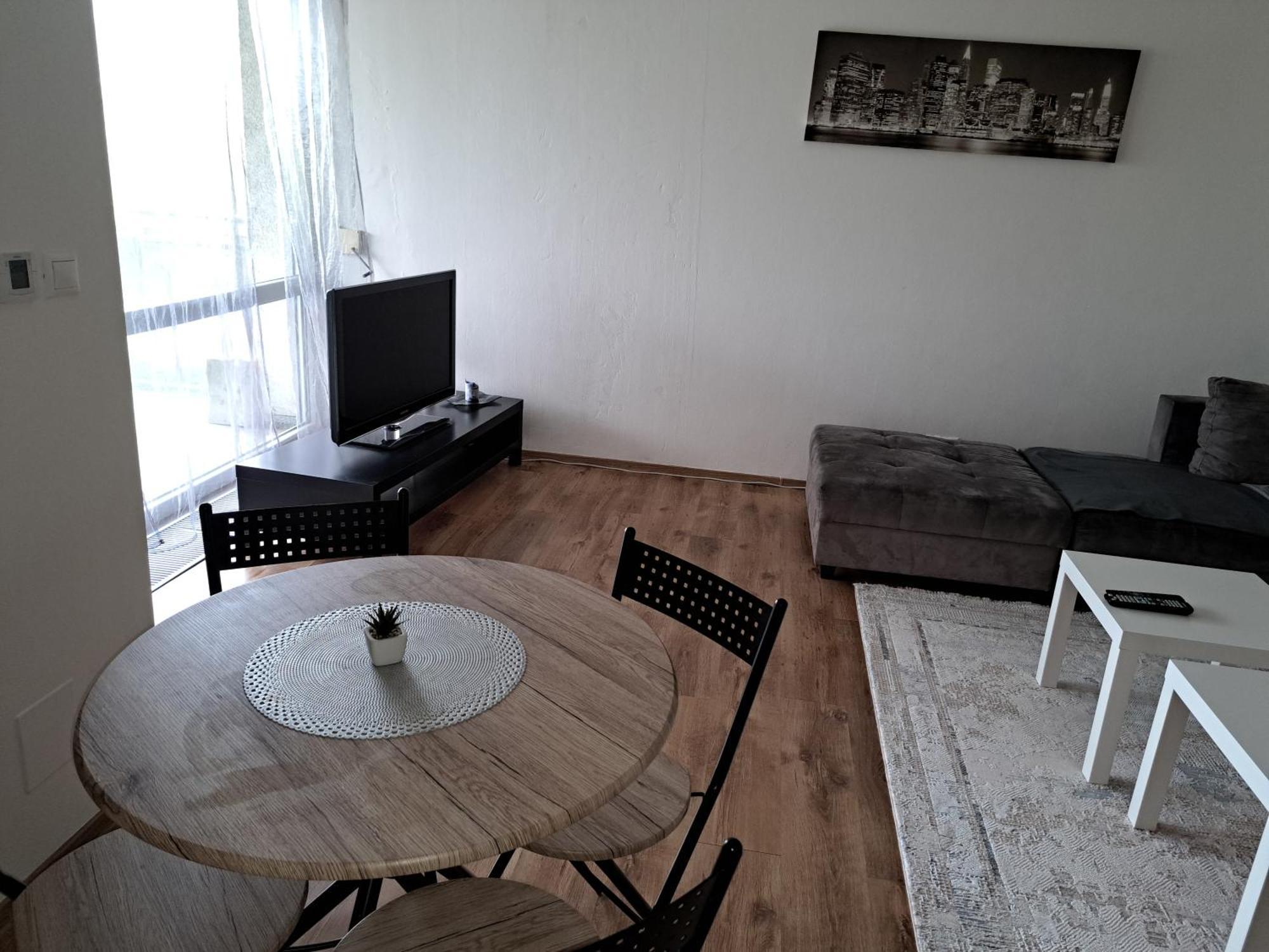 Apartman Zuzu Trenčín Buitenkant foto